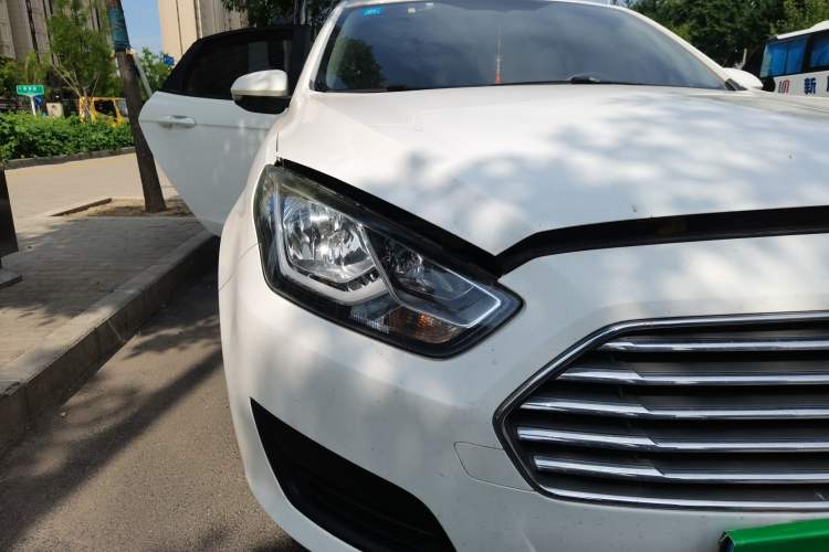 Used Ford Escort 2017 Revised Version 1.5L Automatic Comfort Edition Right Front Headlight
