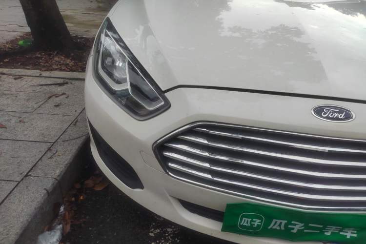 Used Ford Escort 2017 1.5L Automatic Comfort Model Right Front Headlight