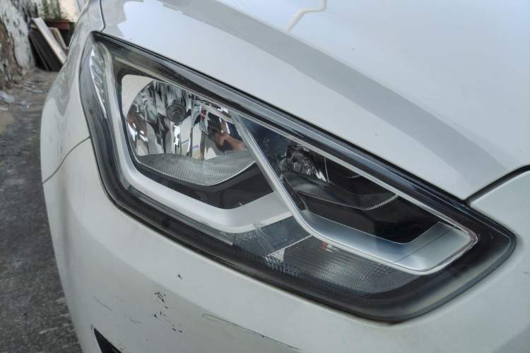 Used Ford Escort 2017 Happiness Edition 1.5L Automatic Fashion Version Right Front Headlight