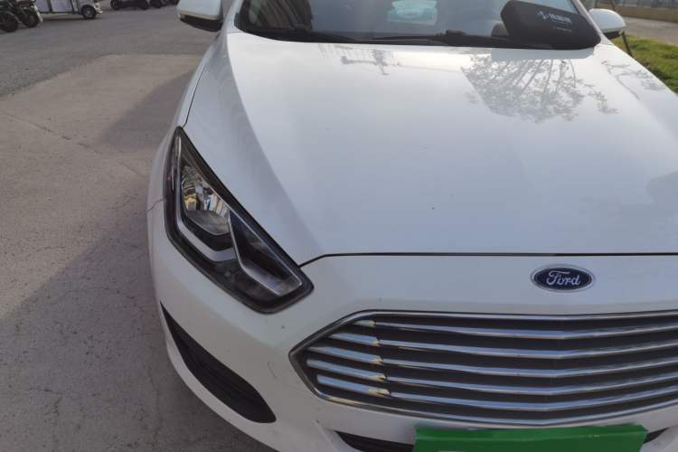 Used Ford Escort 2017 Revised Version 1.5L Manual Comfort Edition Right Front Headlight