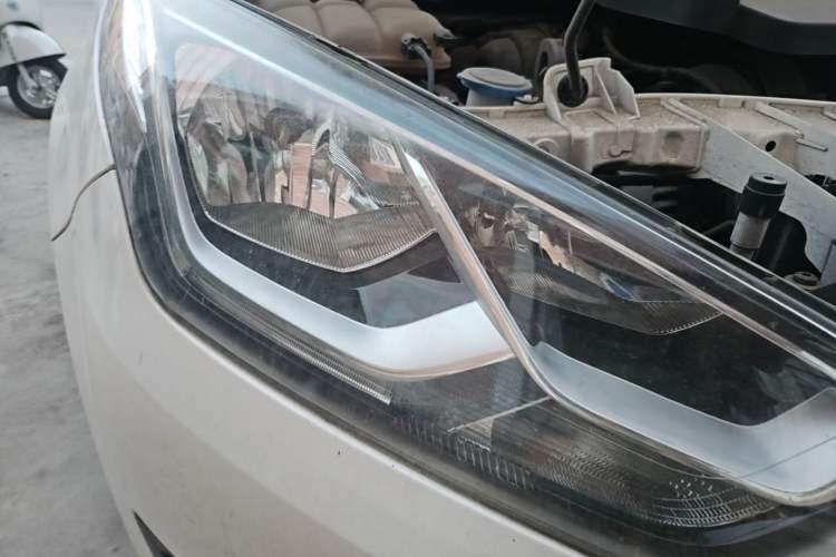 Used Ford Escort 2017 1.5L Automatic Comfort Model Right Front Headlight