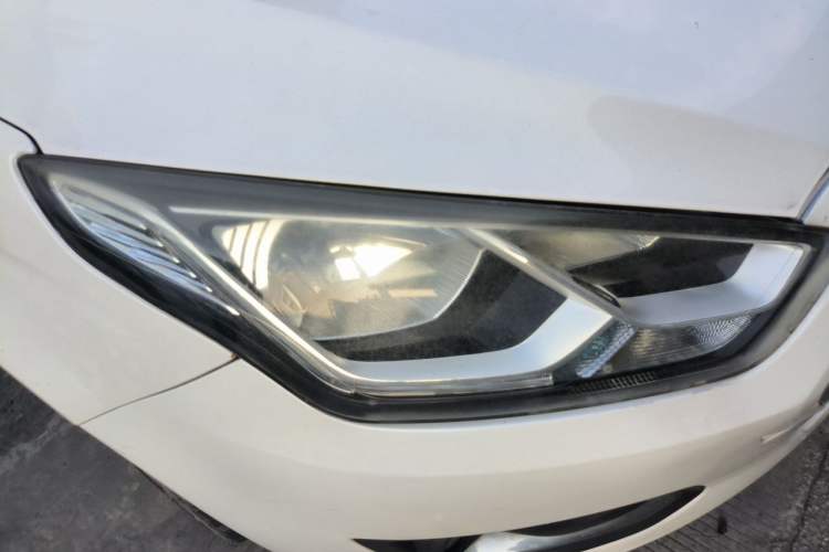 Used Ford Escort 2017 Happiness Edition 1.5L Automatic Fashion Version Right Front Headlight