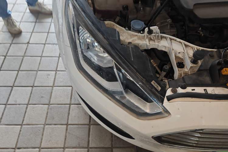 Used Ford Escort 2017 Revised Version 1.5L Manual Comfort Edition Right Front Headlight