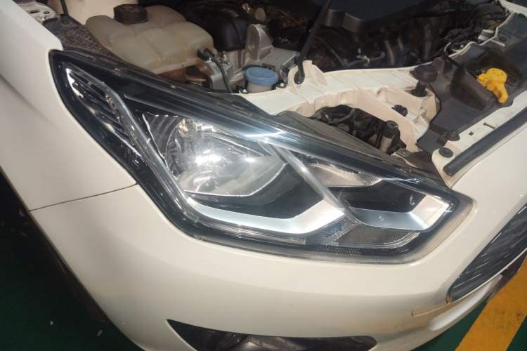 Used Ford Escort 2017 Happiness Edition 1.5L Automatic Fashion Version Right Front Headlight