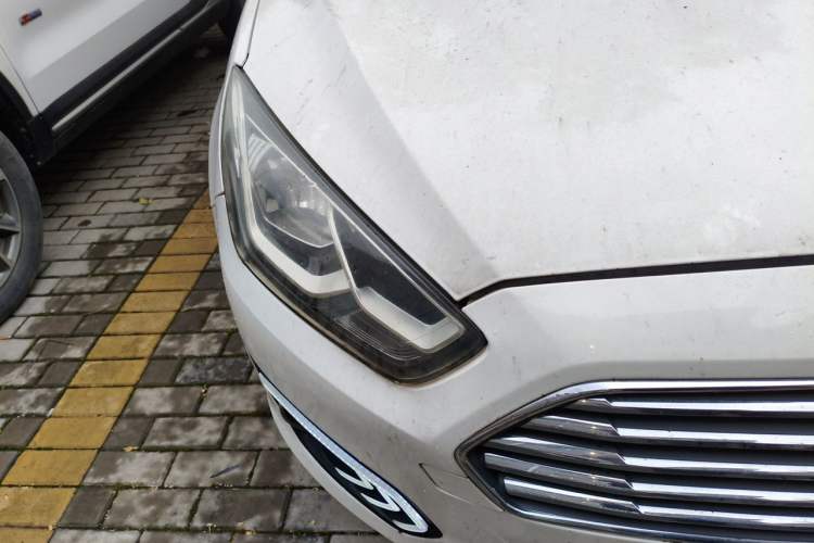 Used Ford Escort 2017 1.5L Automatic Comfort Model Right Front Headlight