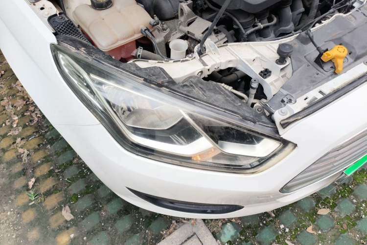 Used Ford Escort 2017 1.5L Manual Comfort Model Right Front Headlight