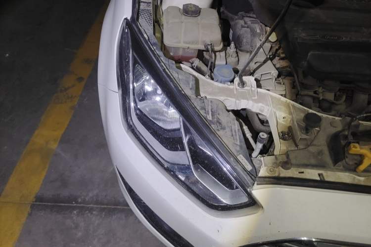 Used Ford Escort 2017 Happiness Edition 1.5L Automatic Fashion Version Right Front Headlight