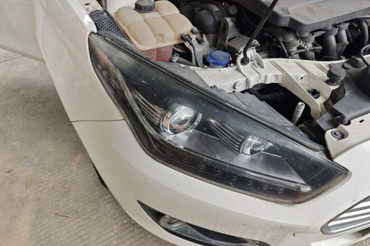 Used Ford Escort 2017 Happiness Edition 1.5L Automatic Fashion Version Right Front Headlight