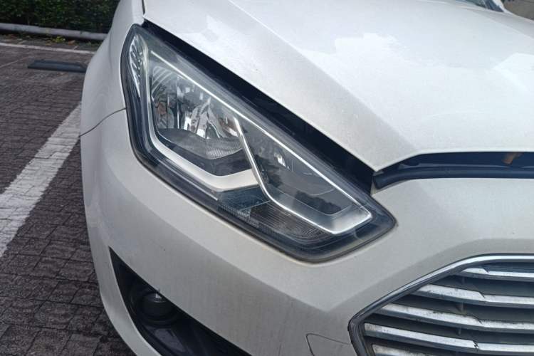 Used Ford Escort 2017 Happiness Edition 1.5L Automatic Fashion Version Right Front Headlight
