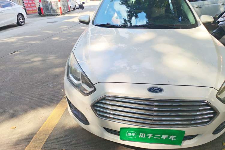 Used Ford Escort 2017 1.5L Automatic Comfort Model Right Front Headlight