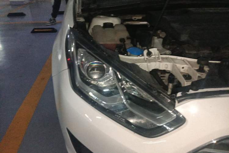 Used Ford Escort 2017 1.5L Automatic Comfort Model Right Front Headlight
