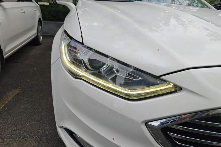 Used Ford Escort 2017 EcoBoost 180 Stylish Model Right Front Headlight