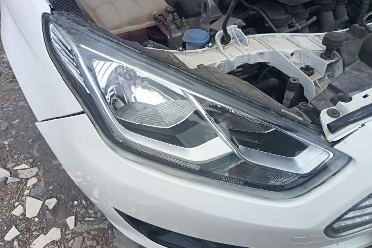 Used Ford Escort 2017 1.5L Automatic Comfort Model Right Front Headlight
