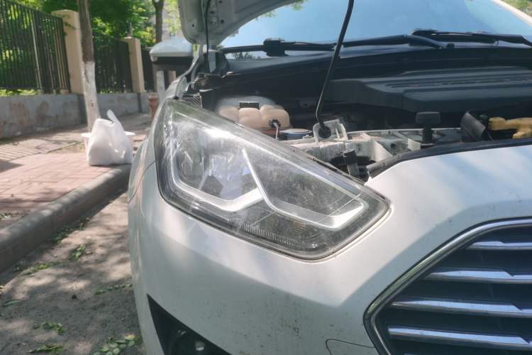 Used Ford Escort 2017 Happiness Edition 1.5L Automatic Fashion Version Right Front Headlight
