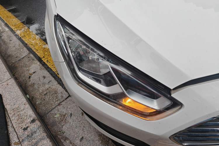 Used Ford Escort 2017 Revised Version 1.5L Automatic Comfort Edition Right Front Headlight