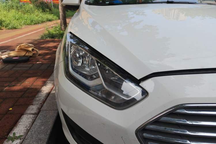 Used Ford Escort 2017 Revised Version 1.5L Manual Comfort Edition Right Front Headlight