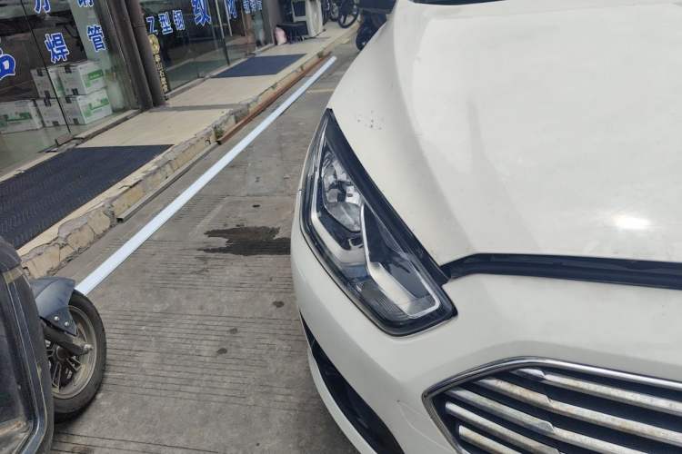 Used Ford Escort 2017 Happiness Edition 1.5L Automatic Fashion Version Right Front Headlight