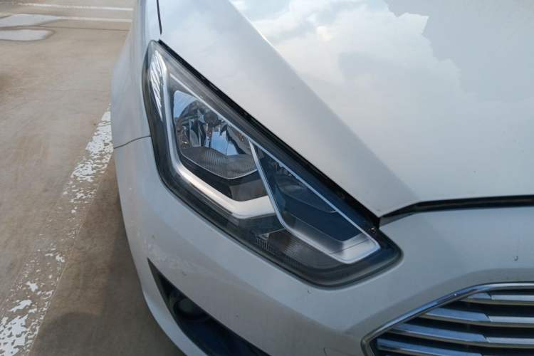Used Ford Escort 2017 Happiness Edition 1.5L Automatic Fashion Version Right Front Headlight