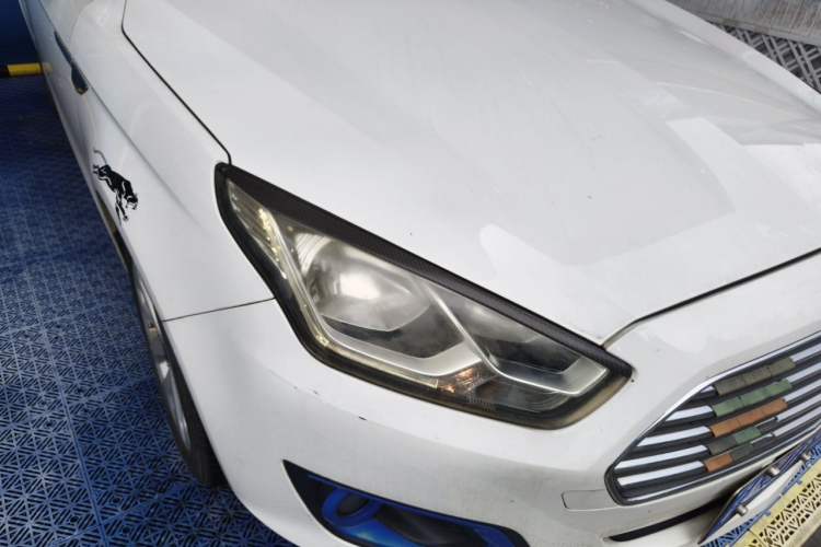 Used Ford Escort 2017 Happiness Edition 1.5L Automatic Fashion Version Right Front Headlight