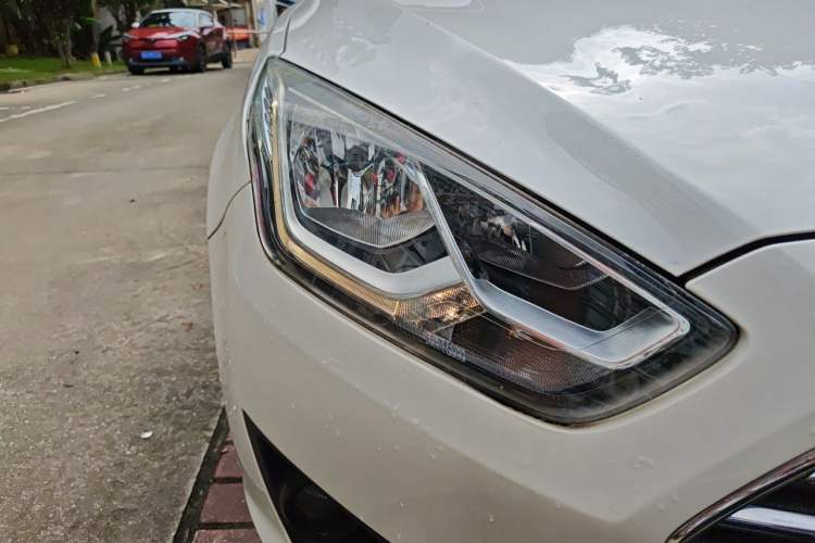 Used Ford Escort 2017 Happiness Edition 1.5L Automatic Fashion Version Right Front Headlight