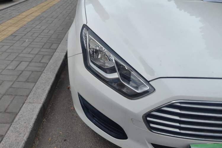 Used Ford Escort 2017 Revised Version 1.5L Manual Comfort Edition Right Front Headlight
