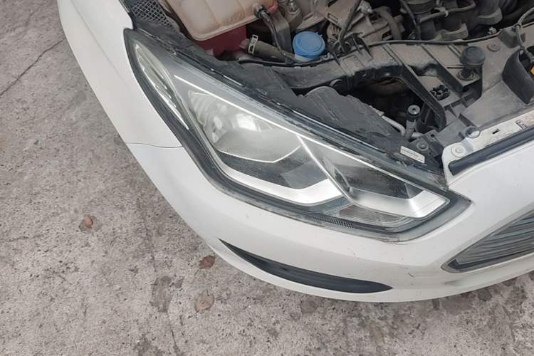 Used Ford Escort 2017 Revised Version 1.5L Manual Comfort Edition Right Front Headlight