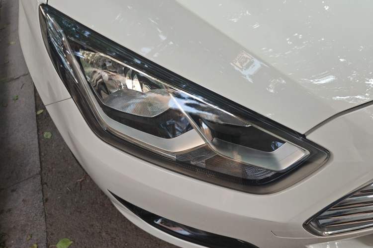 Used Ford Escort 2017 Happiness Edition 1.5L Automatic Fashion Version Right Front Headlight