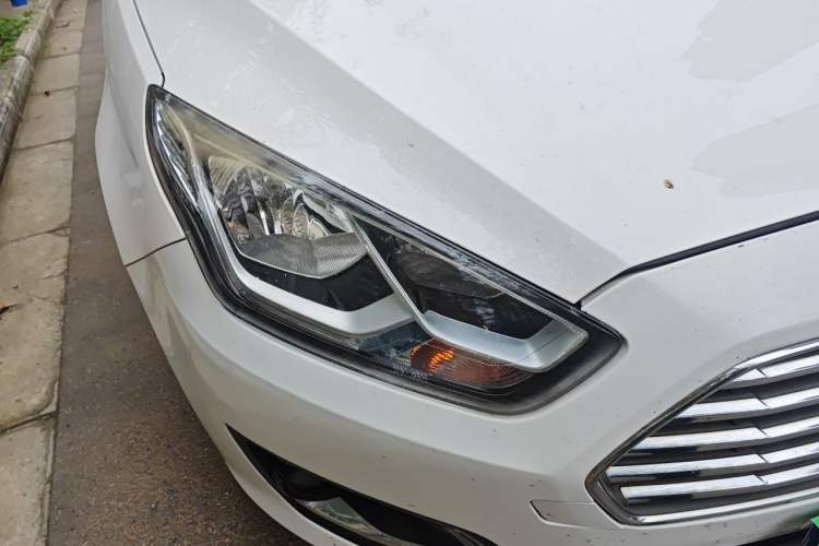 Used Ford Escort 2017 1.5L Manual Comfort Model Right Front Headlight