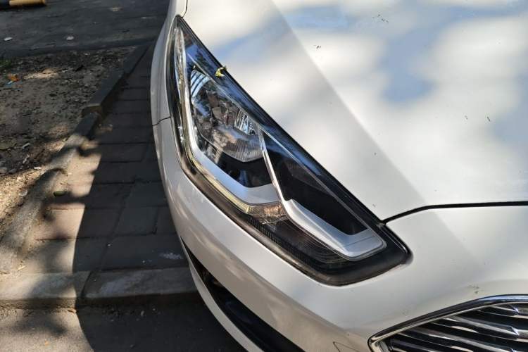 Used Ford Escort 2017 1.5L Automatic Comfort Model Right Front Headlight
