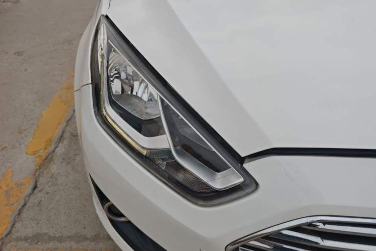 Used Ford Escort 2017 Happiness Edition 1.5L Automatic Fashion Version Right Front Headlight
