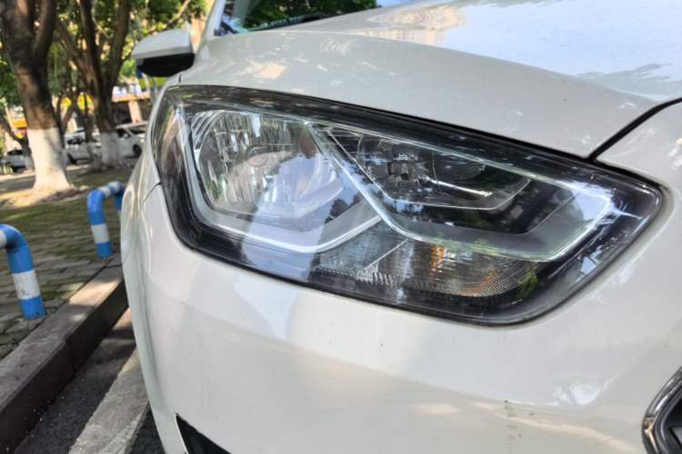 Used Ford Escort 2017 Revised Version 1.5L Manual Comfort Edition Right Front Headlight