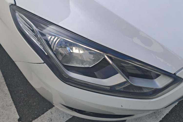 Used Ford Escort 2017 Happiness Edition 1.5L Automatic Fashion Version Right Front Headlight