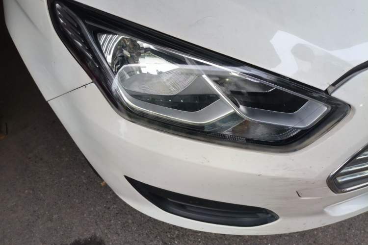 Used Ford Escort 2017 Revised Version 1.5L Automatic Comfort Edition Right Front Headlight