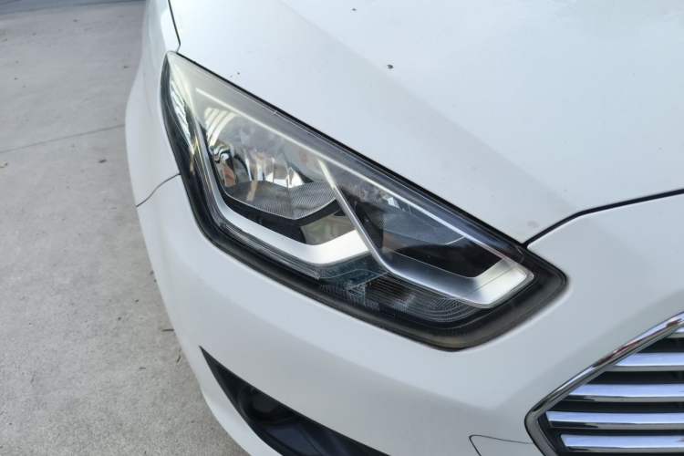 Used Ford Escort 2017 Happy Edition 1.5L Manual Fashion Model Right Front Headlight