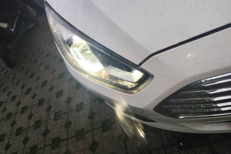 Used Ford Escort 2017 Happiness Edition 1.5L Automatic Fashion Version Right Front Headlight