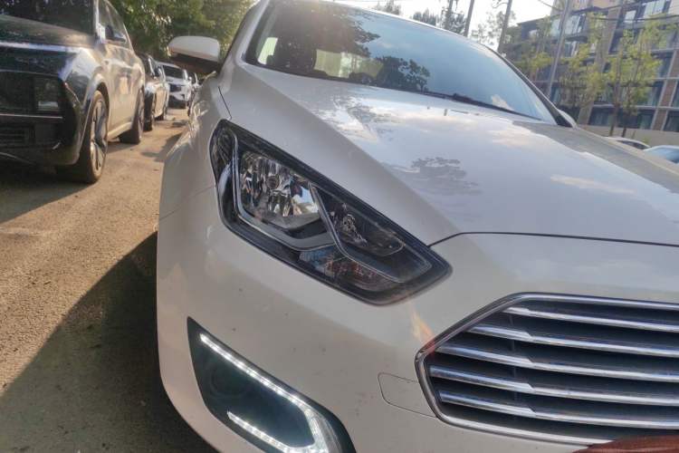 Used Ford Escort 2017 Revised Version 1.5L Automatic Comfort Edition Right Front Headlight
