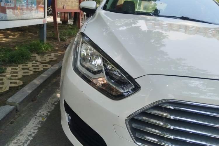 Used Ford Escort 2017 Revised Version 1.5L Manual Comfort Edition Right Front Headlight