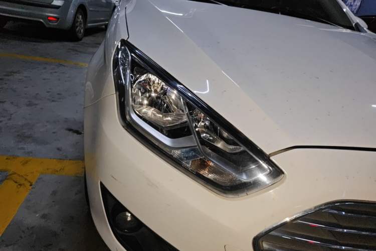 Used Ford Escort 2017 Happiness Edition 1.5L Automatic Fashion Version Right Front Headlight