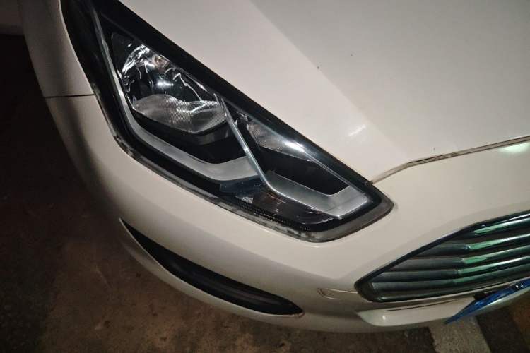 Used Ford Escort 2017 Revised Version 1.5L Automatic Comfort Edition Right Front Headlight