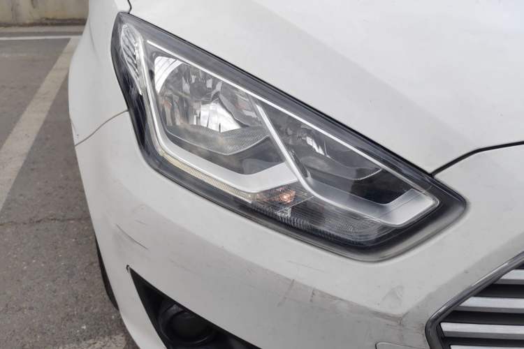 Used Ford Escort 2017 Happiness Edition 1.5L Automatic Fashion Version Right Front Headlight