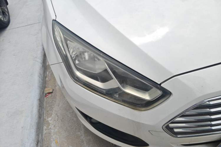 Used Ford Escort 2017 Happiness Edition 1.5L Automatic Fashion Version Right Front Headlight