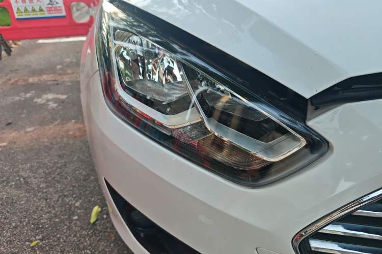 Used Ford Escort 2017 1.5L Automatic Comfort Model Right Front Headlight