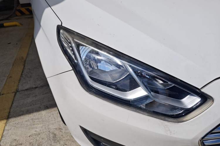 Used Ford Escort 2017 Revised Version 1.5L Automatic Comfort Edition Right Front Headlight