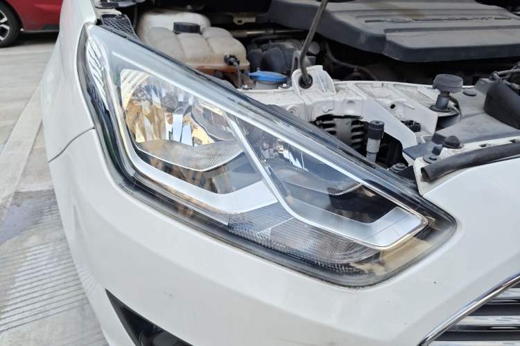 Used Ford Escort 2017 Happiness Edition 1.5L Automatic Fashion Version Right Front Headlight