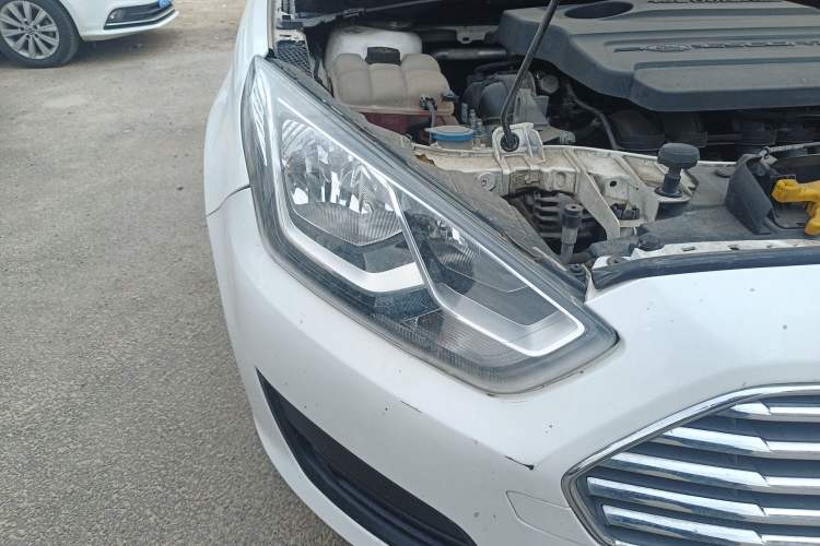Used Ford Escort 2017 Revised Version 1.5L Automatic Comfort Edition Right Front Headlight