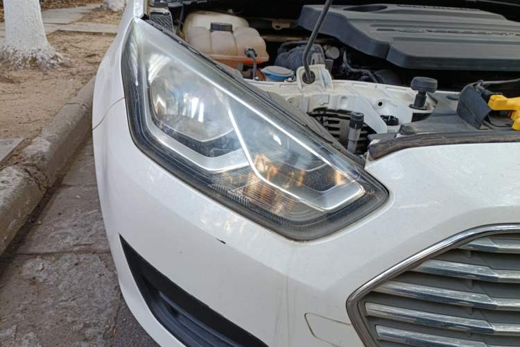 Used Ford Escort 2017 Revised Version 1.5L Automatic Comfort Edition Right Front Headlight