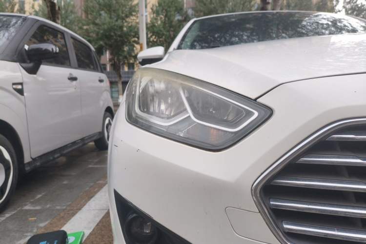 Used Ford Escort 2017 Happiness Edition 1.5L Automatic Fashion Version Right Front Headlight