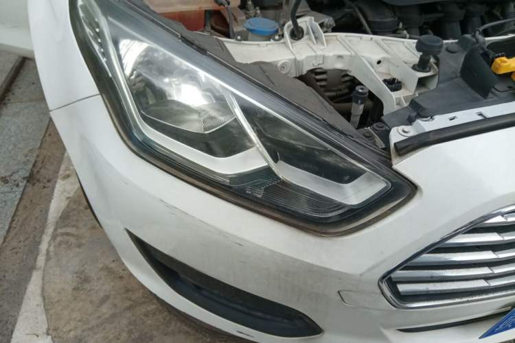 Used Ford Escort 2017 1.5L Automatic Comfort Model Right Front Headlight