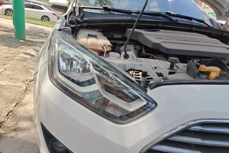 Used Ford Escort 2017 Happiness Edition 1.5L Automatic Fashion Version Right Front Headlight