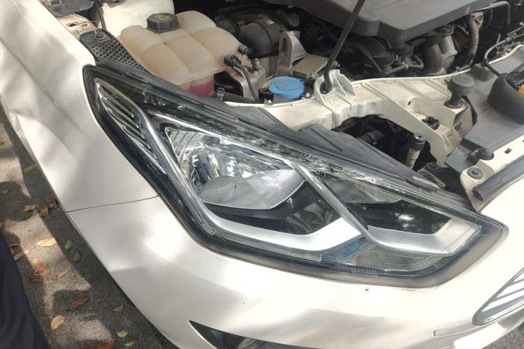 Used Ford Escort 2017 1.5L Automatic Comfort Model Right Front Headlight